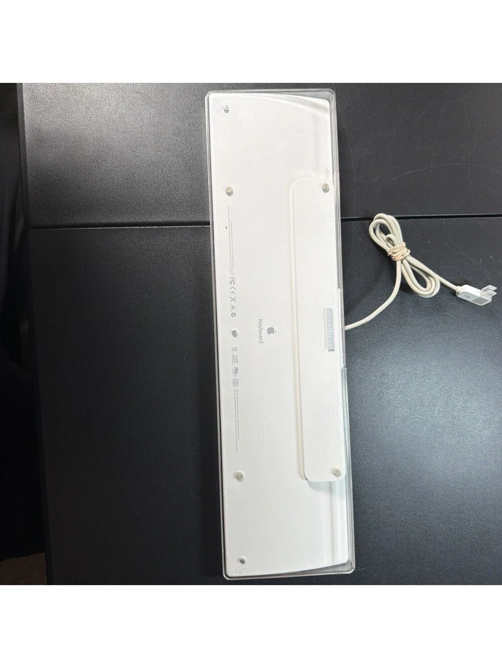 Apple A1048 Wired USB Keyboard White Standard Full Size QWERTY Numeric Keypad